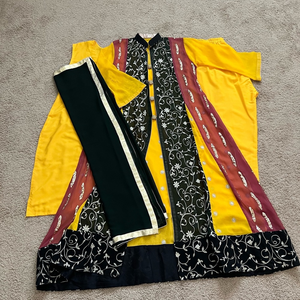 Traditional Indian Salwar kameez beautiful handmade.